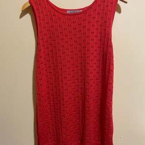 Red orange knit sleeveless eyelet blouse top layering women’s size large